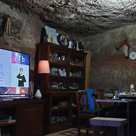 La Cueva De La Perra Vieja